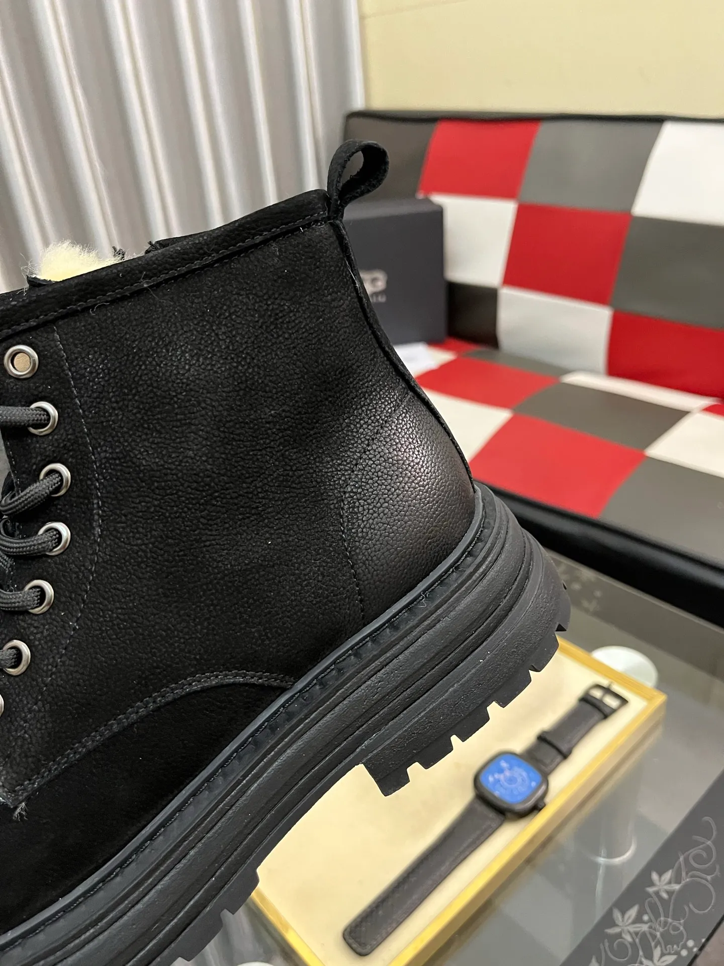 Men's Men's Shoes 💰660⌚️⌚️New UGG fur-integrated men's simple and fashionable snow shoes. The most worth buying at the end of this year are warm casual shoes. Whether you are out and about at home, their comfortable and warm performance will be your most suitable fashion companion! The material is cowhide upper and imported wool is used inside. Two layers of cowhide for warmth and comfort! The eva+ rubber patch outsole is cushioned, wear-resistant, and has good elasticity. It is light and wear-resistant, comfortable and soft, and the new simple cut is more fashionable. It has both practicality and fashion sense, so you no longer have to worry about how to match it in winter, while still maintaining fashionable taste. High-quality genuine wool produced in Dongguan. The material depends on the details! Size: 38-39-40-41-42-43-44-45